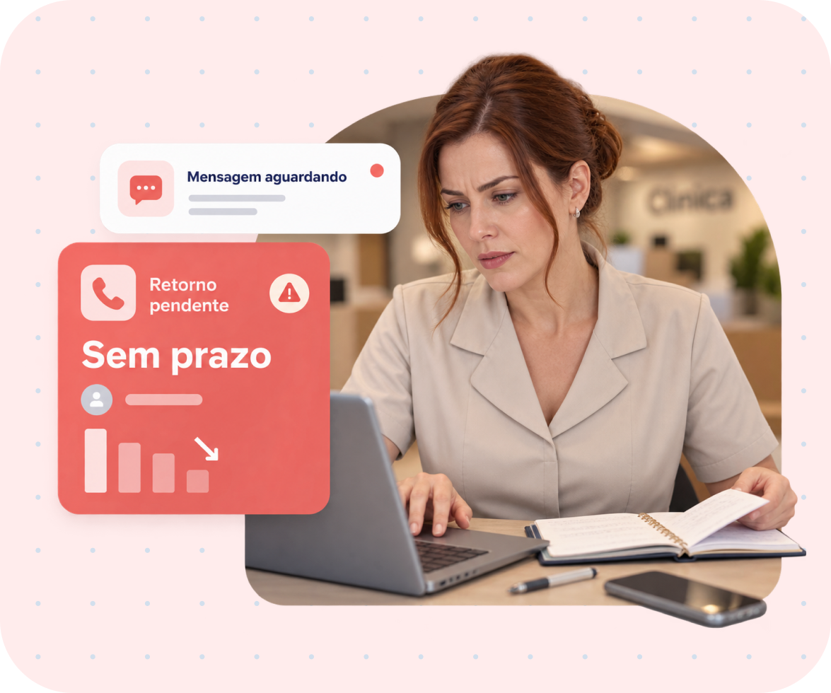 Profissional de saúde usando o sistema da clínica